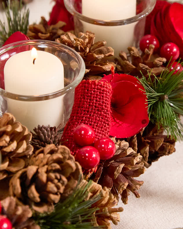Weihnachtstrio-Kerzenhalter mit roten Rosen