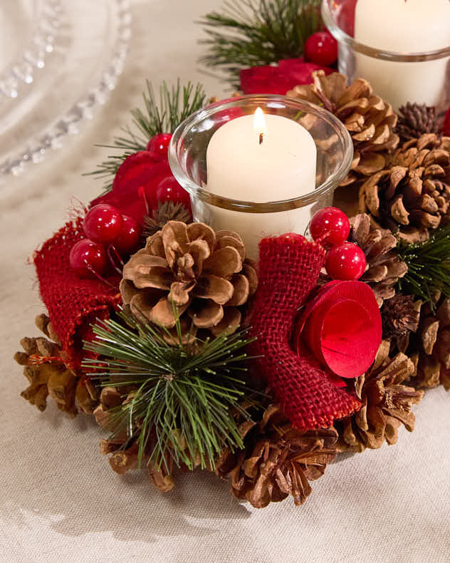 Weihnachtstrio-Kerzenhalter mit roten Rosen