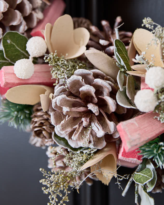 Luxuriöser festlicher, rosafarbener, gefrosteter Kranz, 33 cm