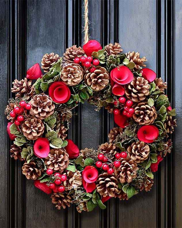 Christmas wreaths with metal Candle stands, Green & Red hot traditional color