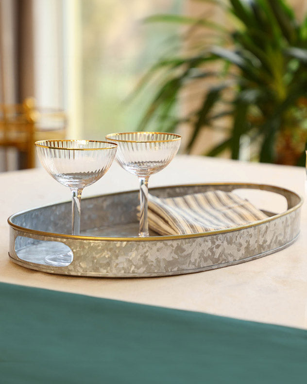 Round gold serving sale tray