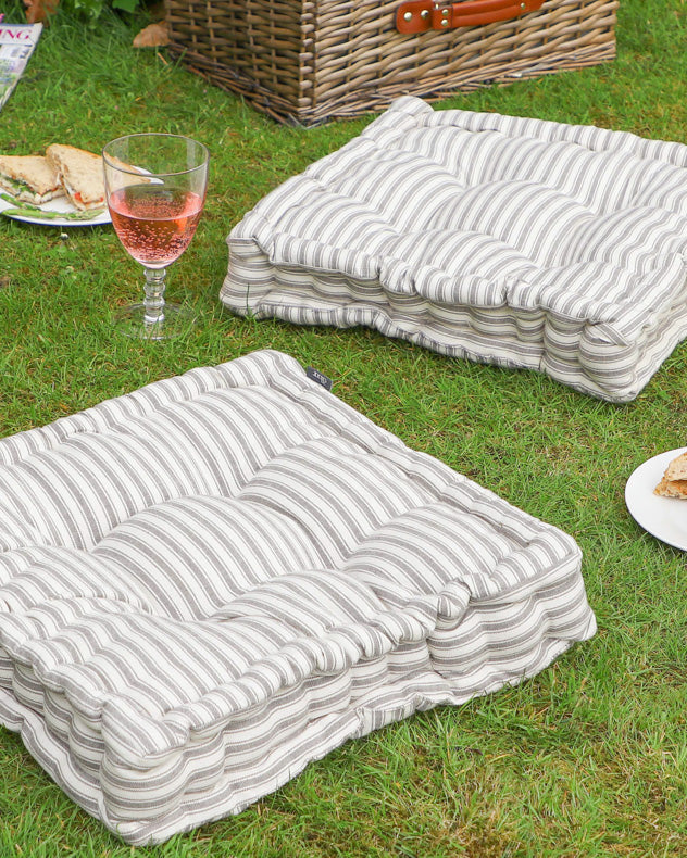Pyreneés Stripe Garden Seating Collection