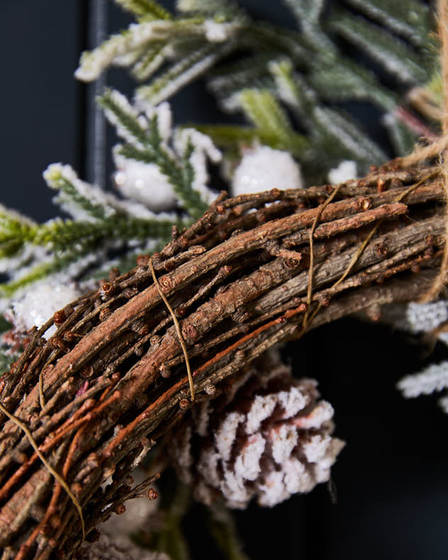 Winterlicher Schneewehenkranz