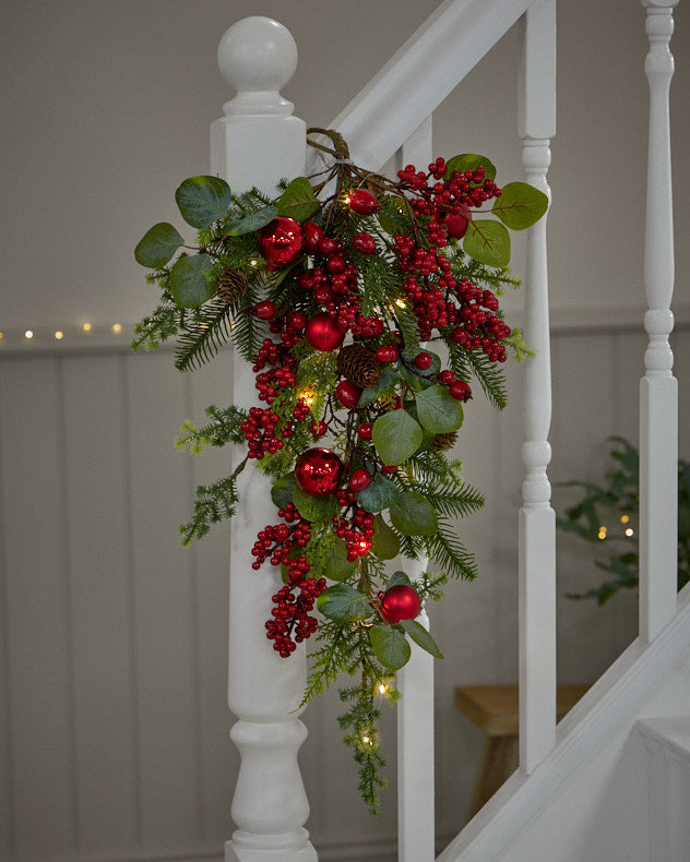 Pre-Lit Berries & Baubles Swag
