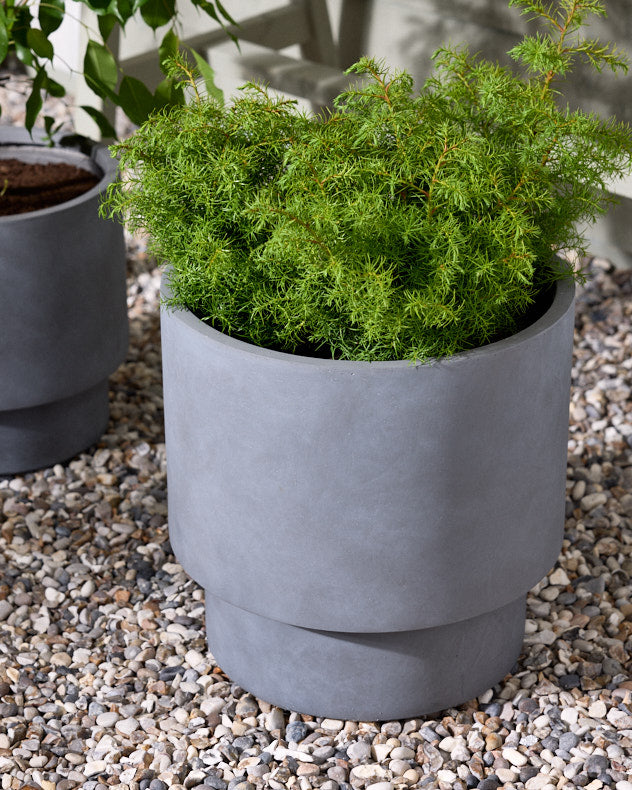 Noma Set of 4 Grey Footed Planters