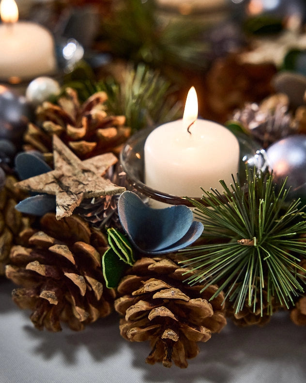 Tealight in with pinecones