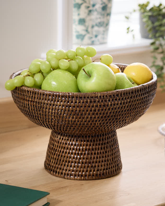 Braune Obstschale aus Rattan