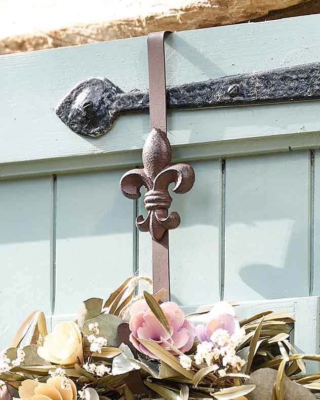 Brown Fleur de Lys Wreath Hanger