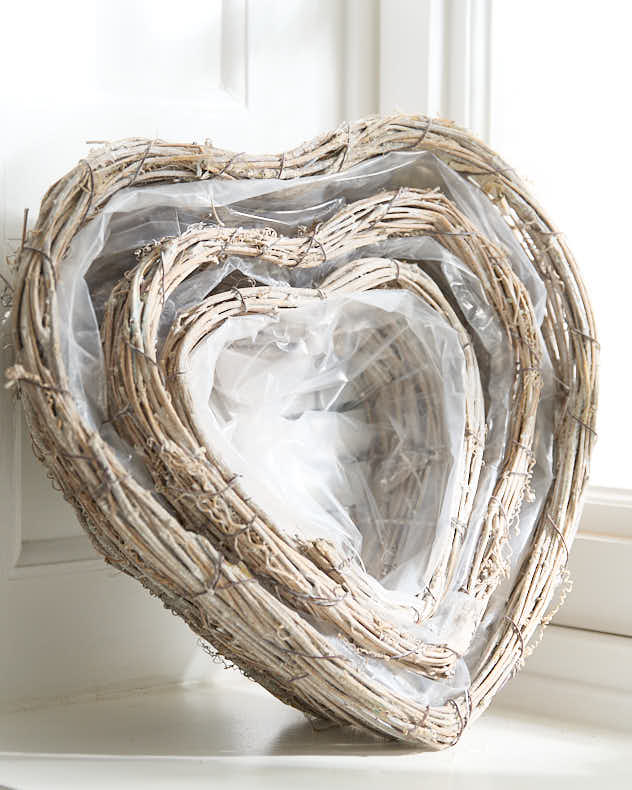 Set of 3 Wicker Heart Baskets