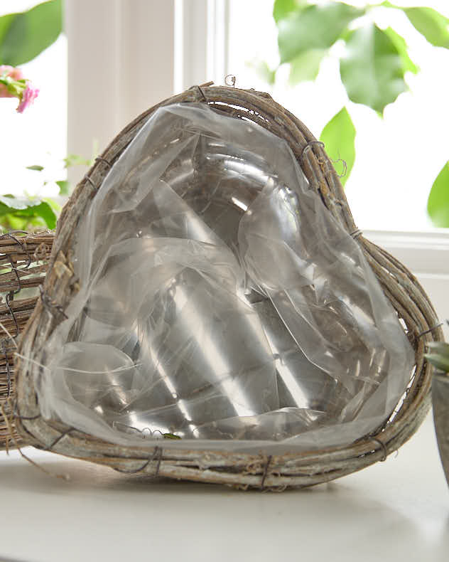 Set of 3 Wicker Heart Baskets