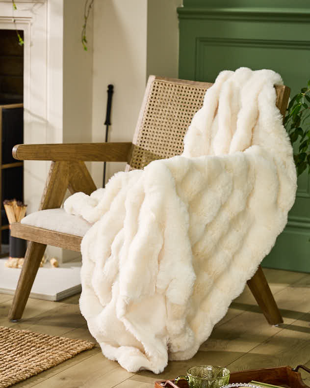 Ivory Faux Fur Throw – Dibor - Main Image