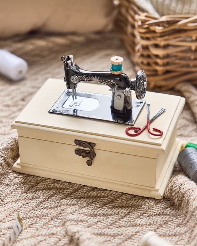 25 Pieces Metal Sewing Machine Bobbins With Storage Case - Fits Most Home Machines (Singer, Brother, Etc.)