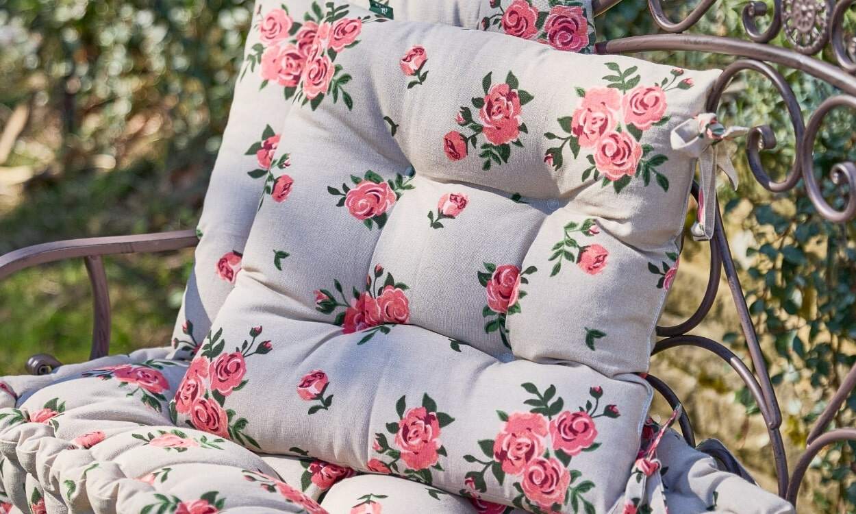 How to Choose the Best Garden Bench Cushions