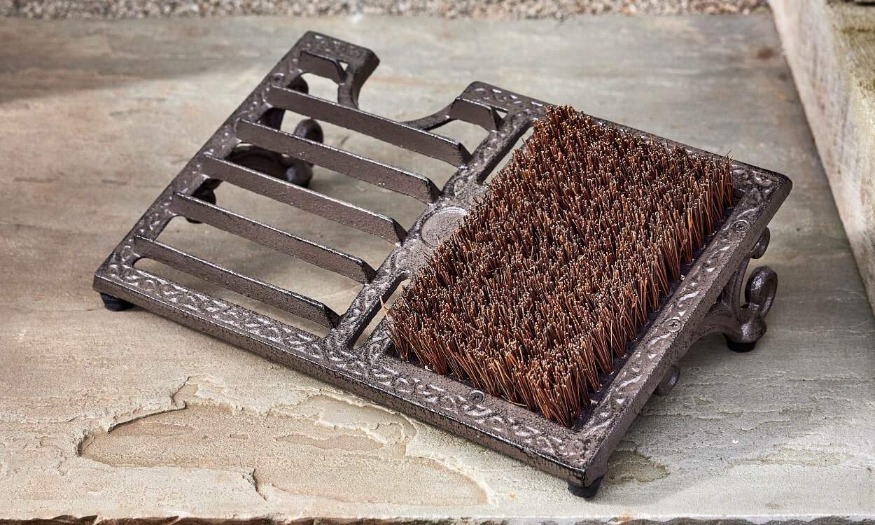 From Garden to Indoors: Rustic Boot Racks for Every Season