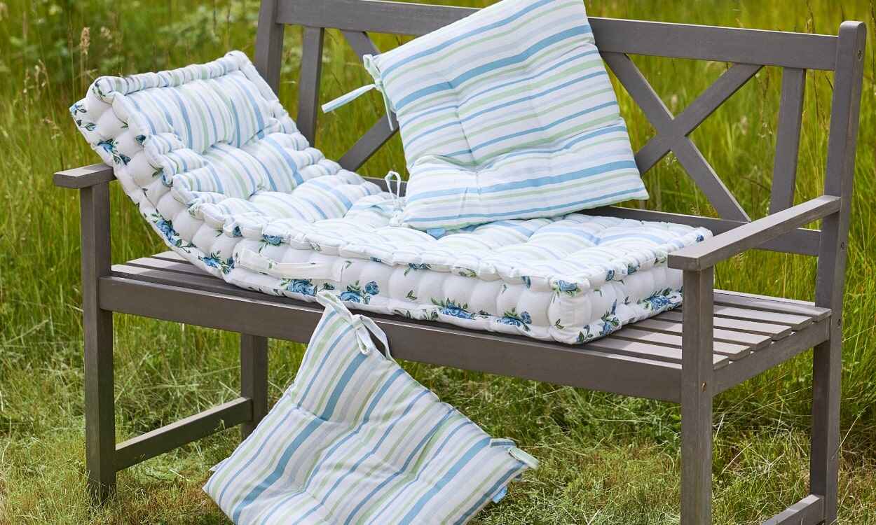 Stylish Bench Seating with Cushions: Design Ideas