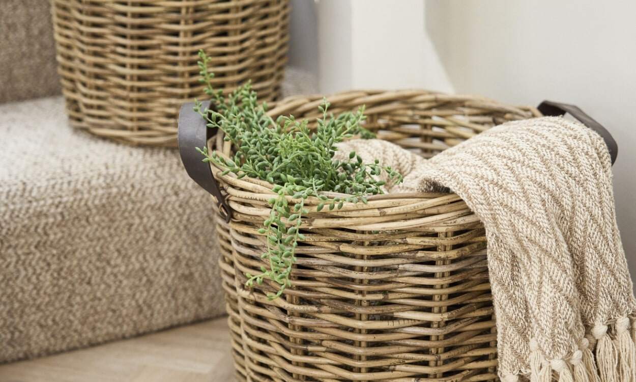 10+ Beautiful Home Accessories and Ornaments to Transform Place