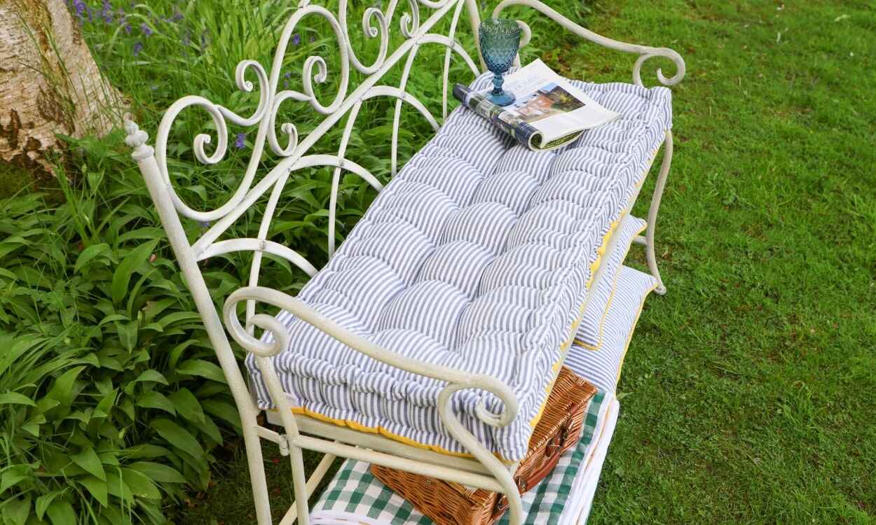 Bench Pad Ideas for Small Garden Makeovers