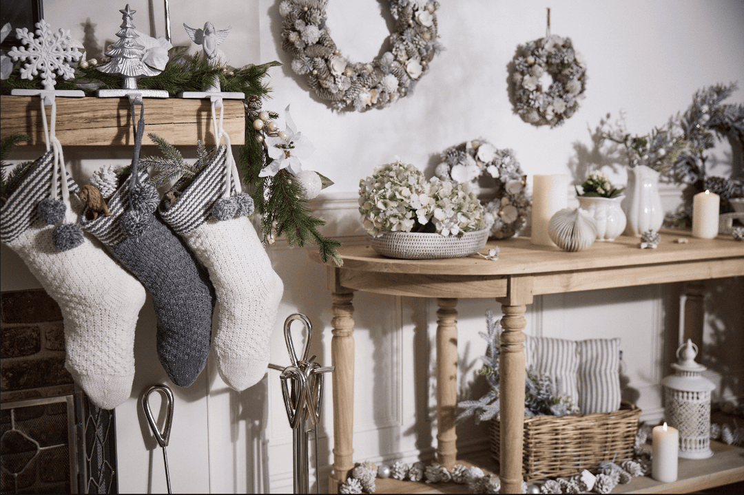 Decorate your Home this Christmas with Beautiful Colour Themes