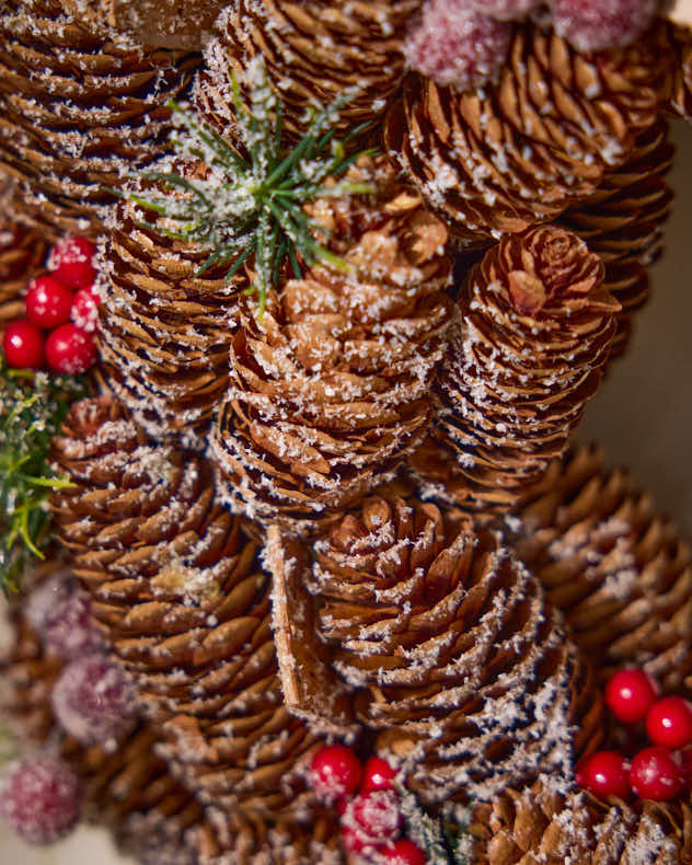 Wreaths - Indoor Frosted Berries Wreath 36cm