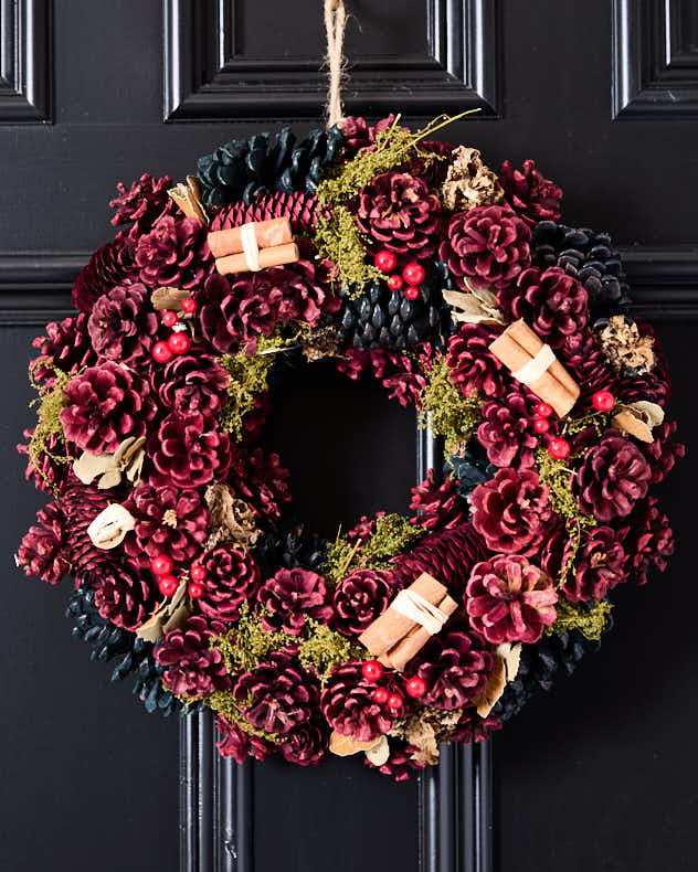 Couronne de porte de luxe en pin cannelle 38 cm