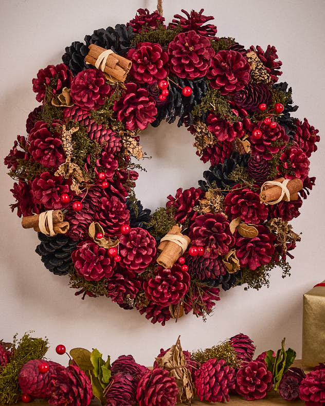 Red & Green & Brown Pinecone & Wood Wreaths - Indoor Cinnamon Pine Christmas Wreath 38cm