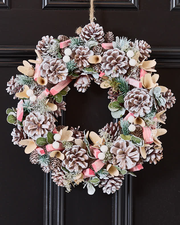 Luxuriöser festlicher, rosafarbener, gefrosteter Kranz, 33 cm