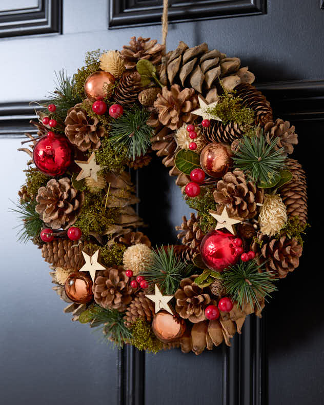 Baubles & Stars Christmas Wreath 35cm