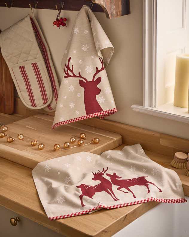 Set of 2 Red Stag Tea Towels