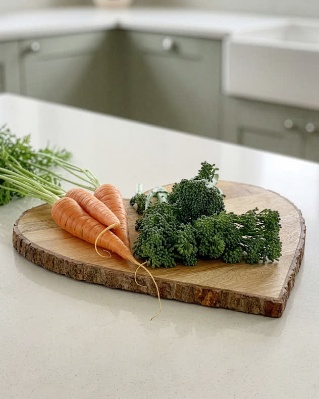 Acacia Wood Heart Chopping Board