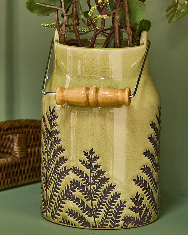Vase barattage en forme de fougère vert poire