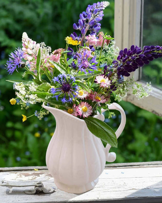 Ceramic white vase with flowers