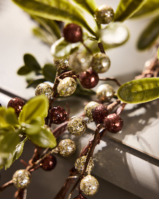 Copper Mistletoe Pre-Lit Garland closeup