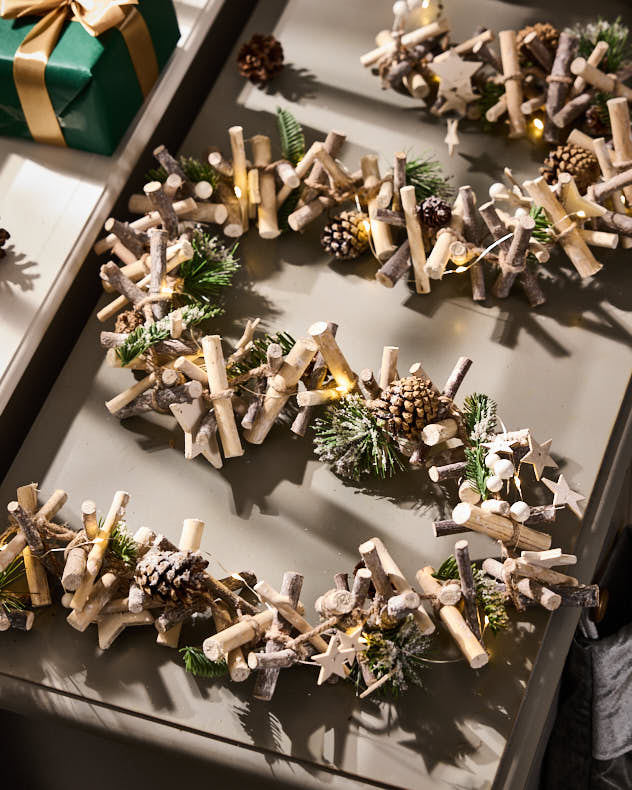 Winter Sparkle Pre-Lit Garland - 185cm