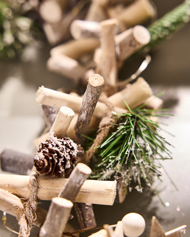 Winter Sparkle Pre-Lit Garland - 185cm