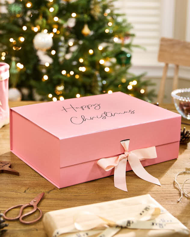 Collection de coffrets cadeaux roses personnalisés