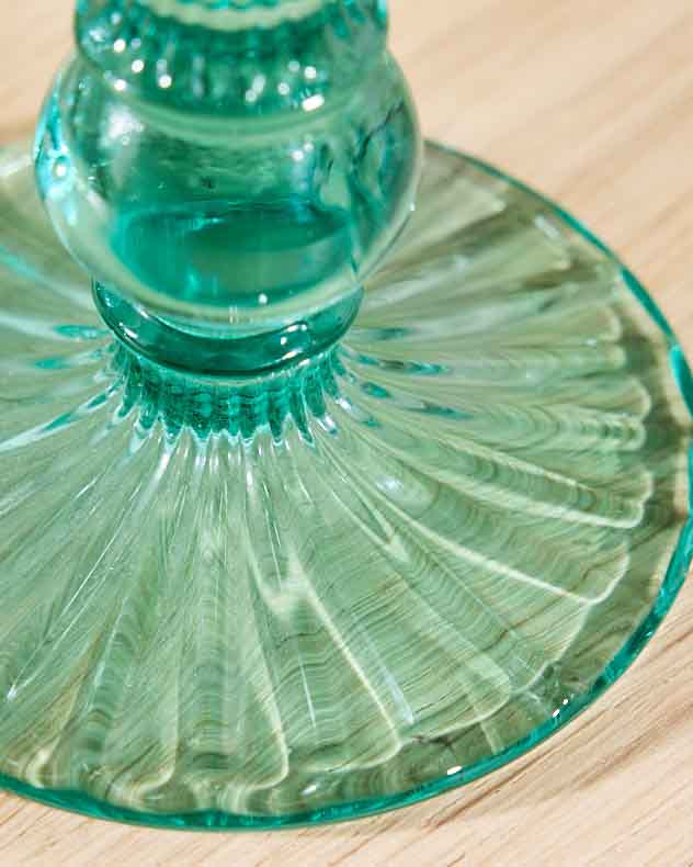 Verre à vin turquoise parisien