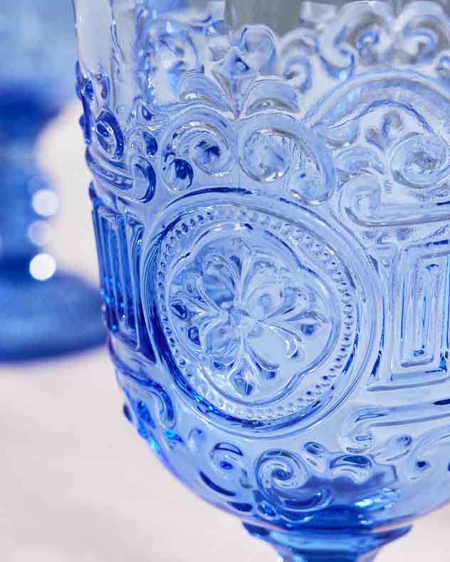 Verre à vin bleu parisien