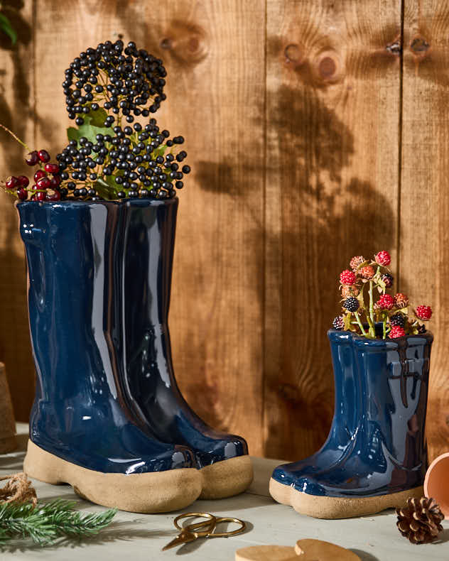 Ensemble de jardinières Little &amp; Large bleu foncé avec bottes en caoutchouc