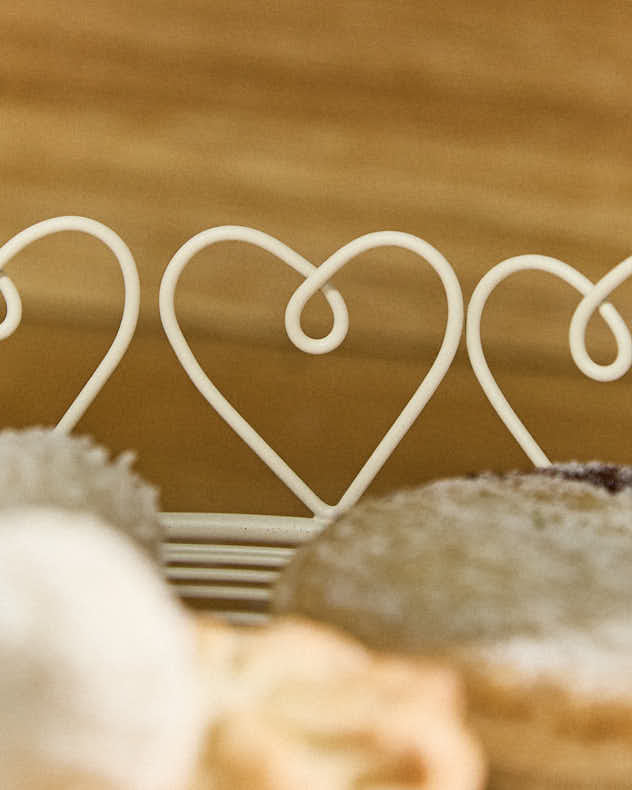 Heart Trim Single Tier Cake Stand