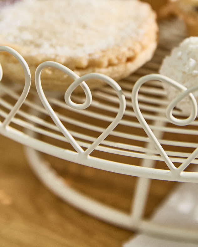 Heart Trim Single Tier Cake Stand