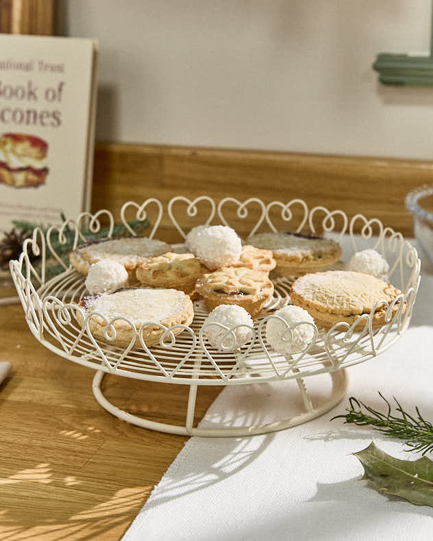 Heart Trim Single Tier Cake Stand