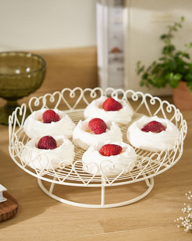 Heart Trim Single Tier Cake Stand