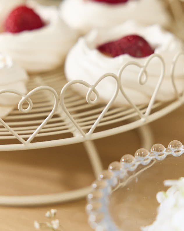 Heart Trim Single Tier Cake Stand