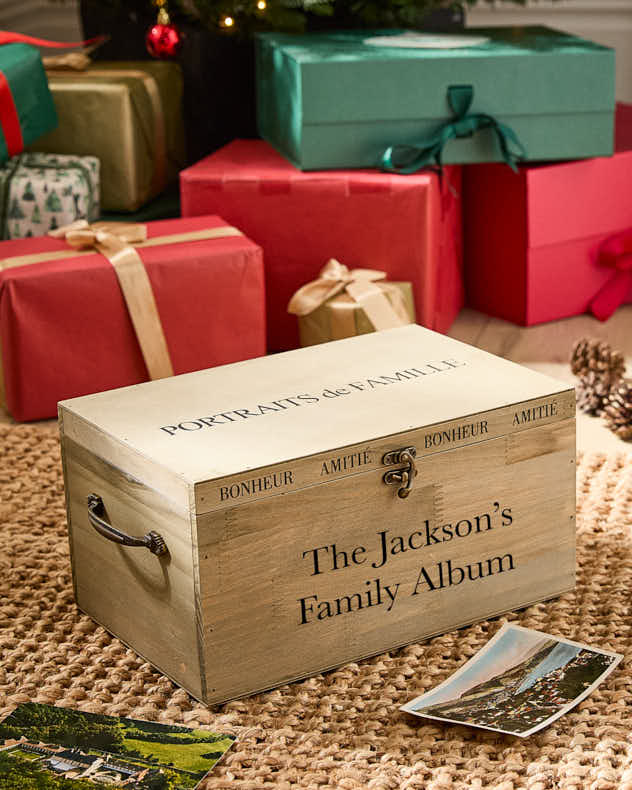 Personalisierte „Portraits De Famille“-Fotobox aus Holz