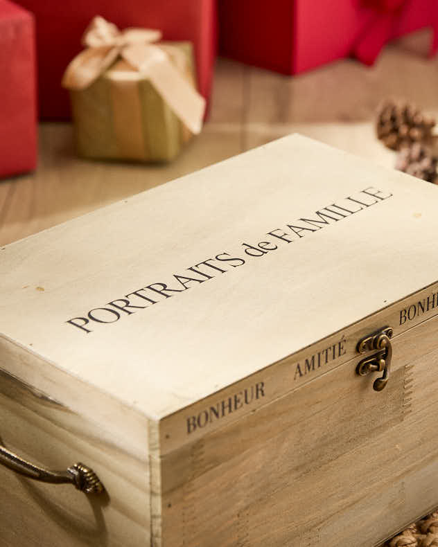 "Portraits De Famille" Photo Box