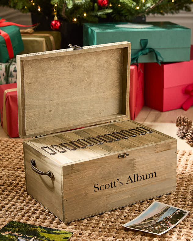 Personalisierte „Portraits De Famille“-Fotobox aus Holz