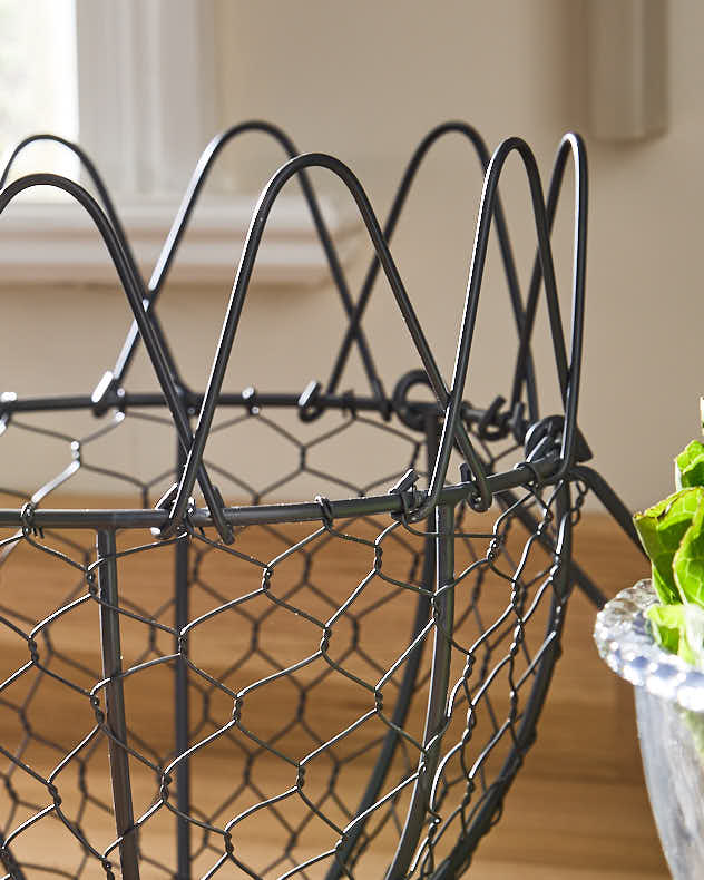 Kitchen Accessories - Rustic Wire Kitchen Salad Shaker