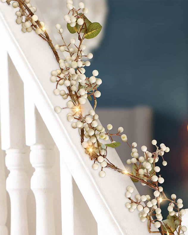 White Mistletoe Pre-Lit Garland - 150cm