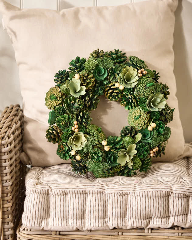 Succulents Wreath on cushion