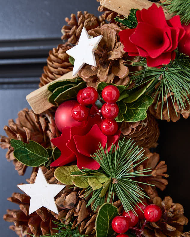 Stars & Roses Christmas Wreath 35cm